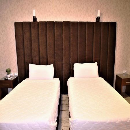 Valencia Hotel Kairo Bagian luar foto