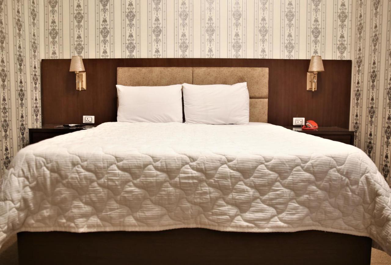 Valencia Hotel Kairo Bagian luar foto
