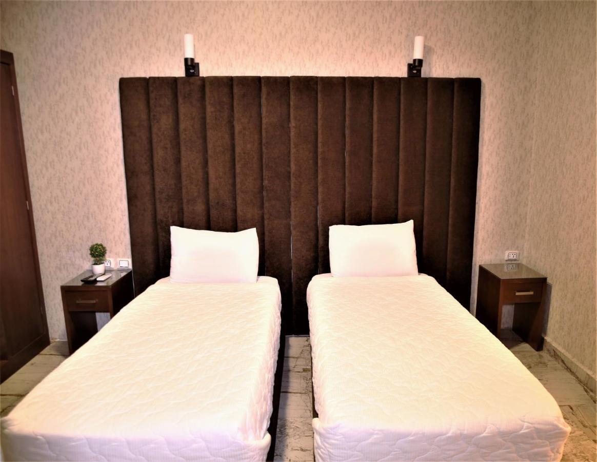 Valencia Hotel Kairo Bagian luar foto
